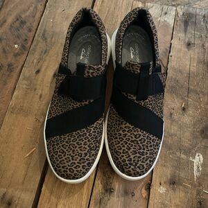 Clarks women’s 7 leopard print casual sneaker with Velcro closure